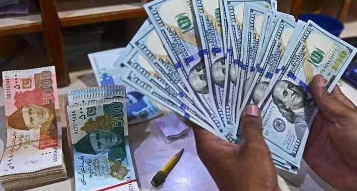 انٹر بینک میں ڈالر مہنگا ہونے کے بعد تاریخ کی بلند ترین سطح پر پہنچ گیا 
