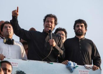 عمران خان کو ان کے گھر میں نظر بند رکھنے کی تجویز’ ذرائع