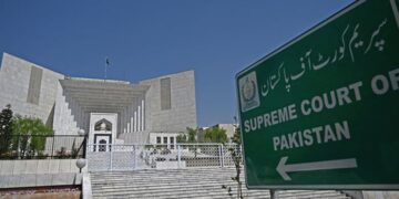 سپریم کورٹ نے آڈیو لیک کمیشن کا نوٹیفکیشن معطل کر کے، کاروائی روک دی
