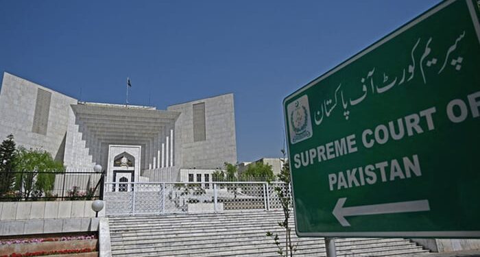 سپریم کورٹ نے آڈیو لیک کمیشن کا نوٹیفکیشن معطل کر کے، کاروائی روک دی