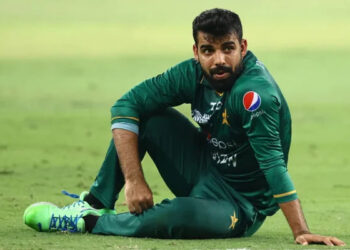 سسیکس کی جانب سے کھیلتے ہوئے شاداب خان زخمی ہوگئے