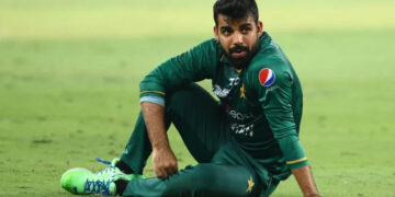 سسیکس کی جانب سے کھیلتے ہوئے شاداب خان زخمی ہوگئے