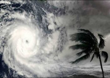 طوفان کے باعث متعدد پروازوں کے رخ موڑ دیئے گئے