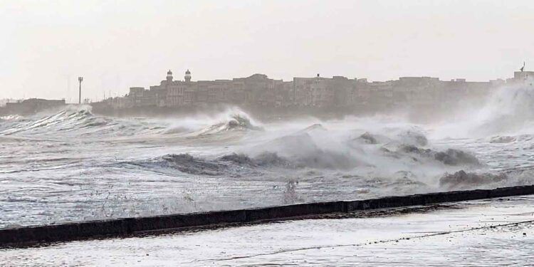 پاک بحریہ سمندری طوفان بپر جوئے کے پیش نظر ہائی الرٹ