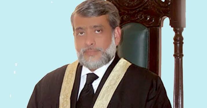 اقبال حمید الرحمان نے وفاقی شرعی عدالت کے چیف جسٹس کی حیثیت سے حلف اٹھالیا