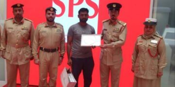 امارات میں  پاکستانی ڈرائیور نے  ایک لاکھ درہم مسافر کو واپس کردیے